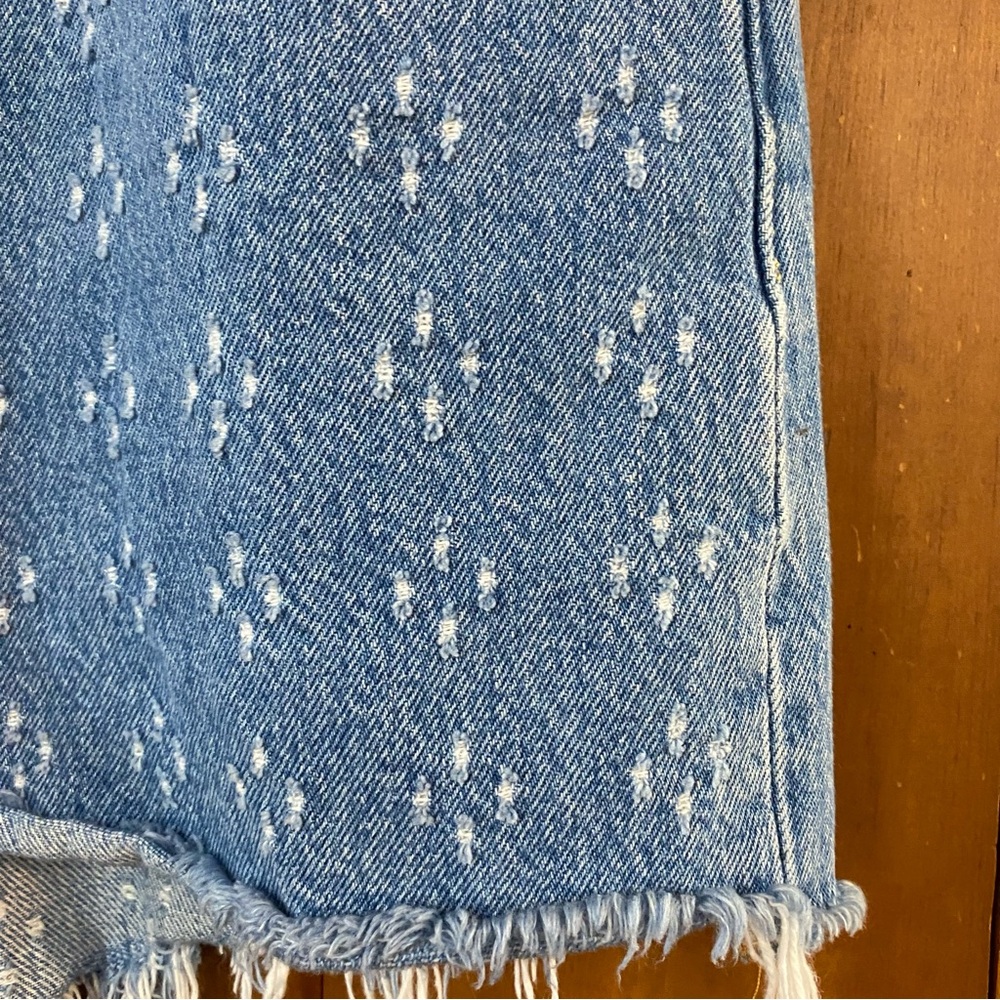 LEVIS 501 Jeans Shorts Sz 32 Distressed - Picture 2 of 6